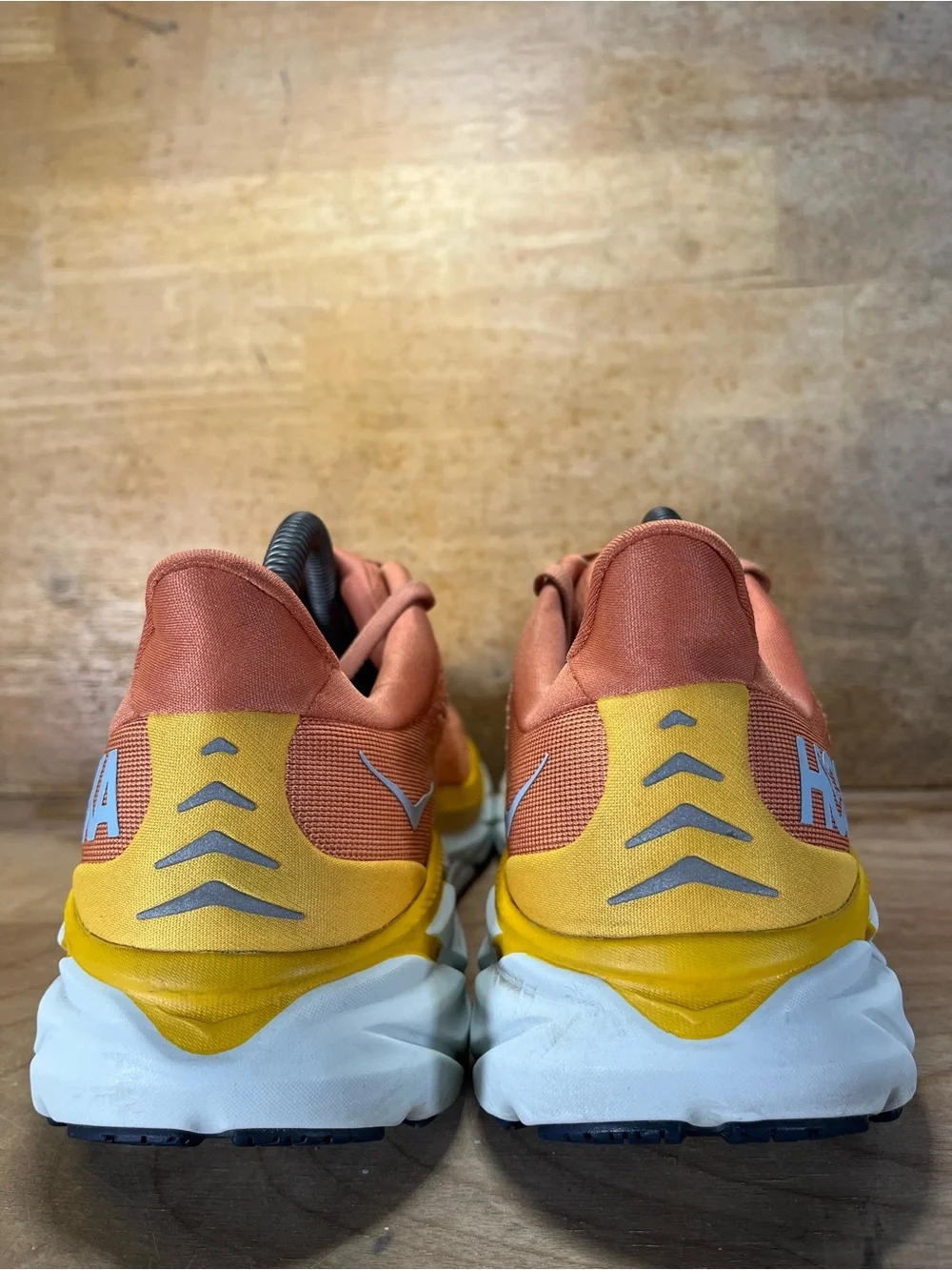 Hoka One One Clifton 8 Womens Size 10 Running Shoes Sun Baked/Shell Coral